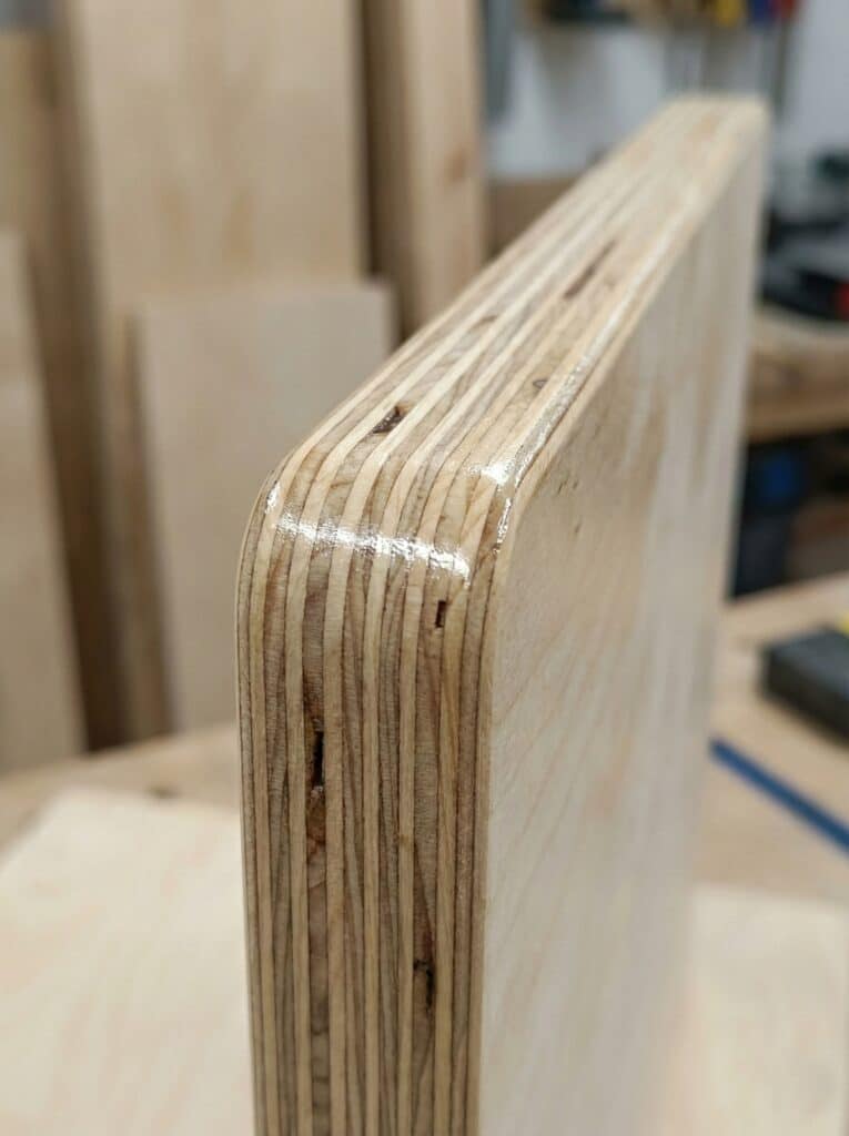 krásná přiznaná hrana překližky v mé dílně