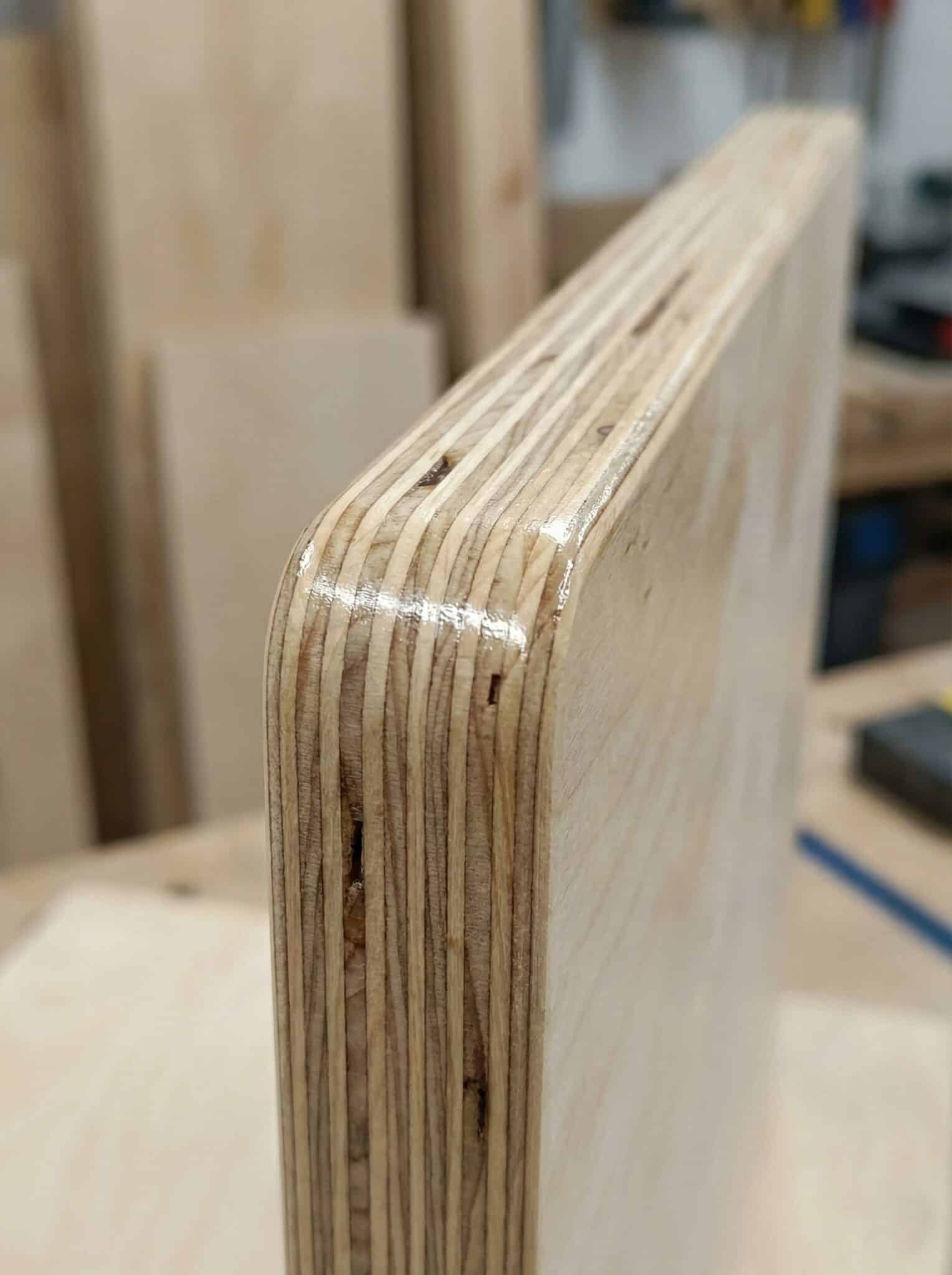 krásná přiznaná hrana překližky v mé dílně