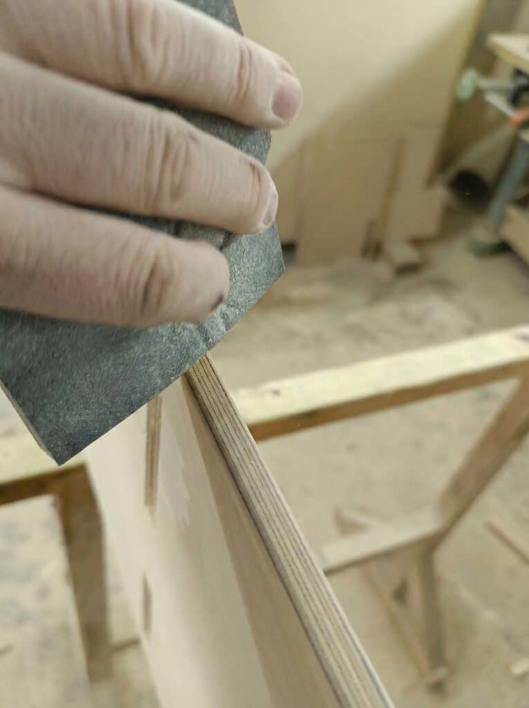 broušení hrany překližky